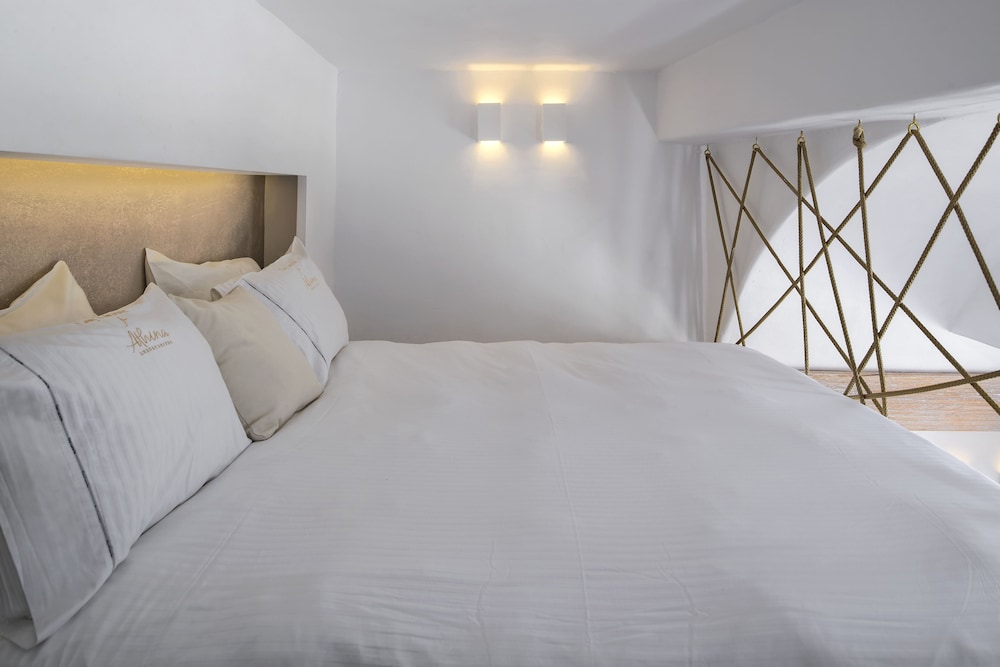 Athina Luxury Suites 23/62
