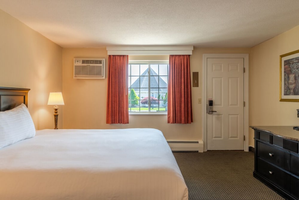 Ogunquit Hotel 11/50