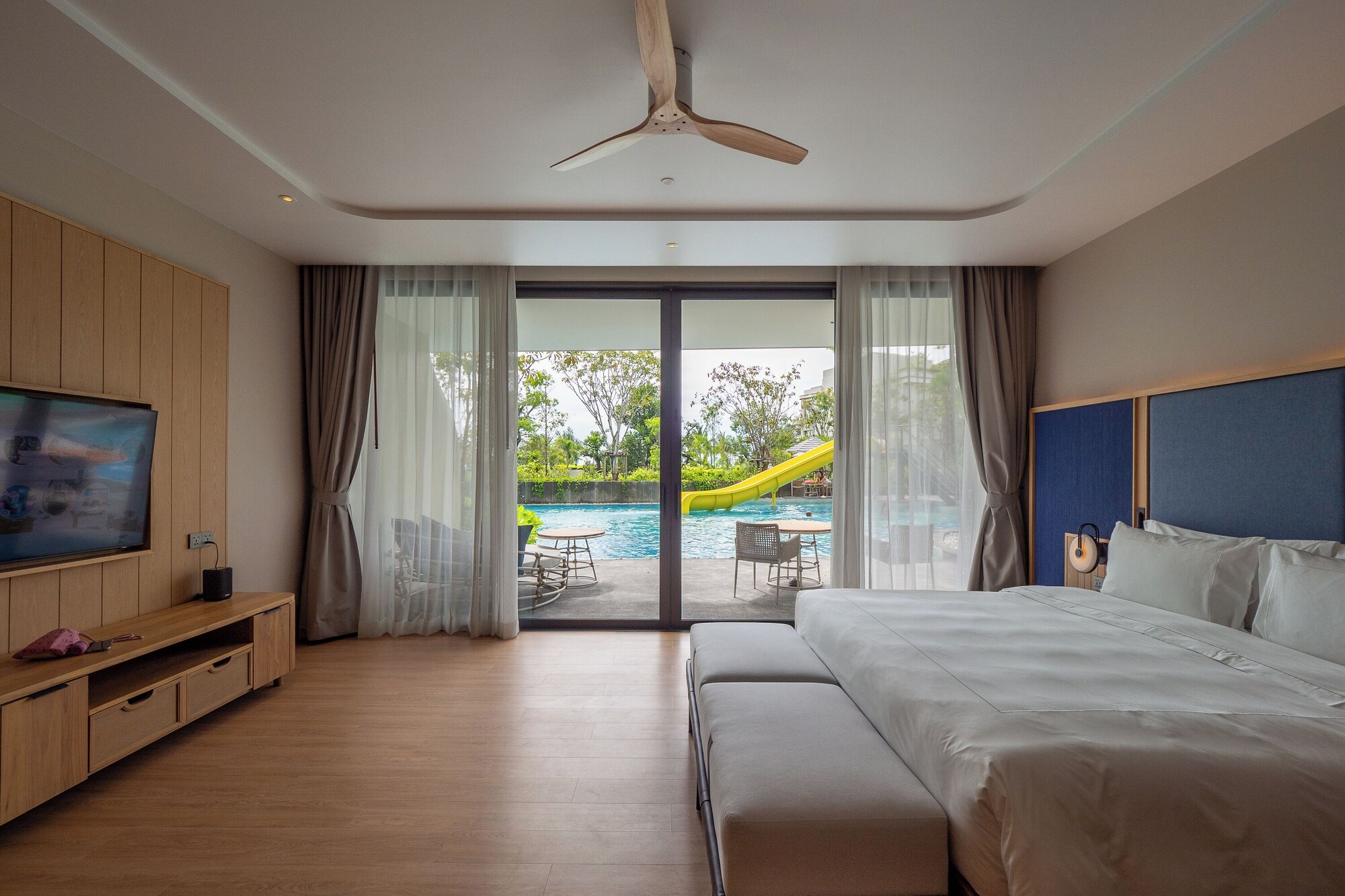 Family Suite, King Bed, Bunk Bed, Pool Access