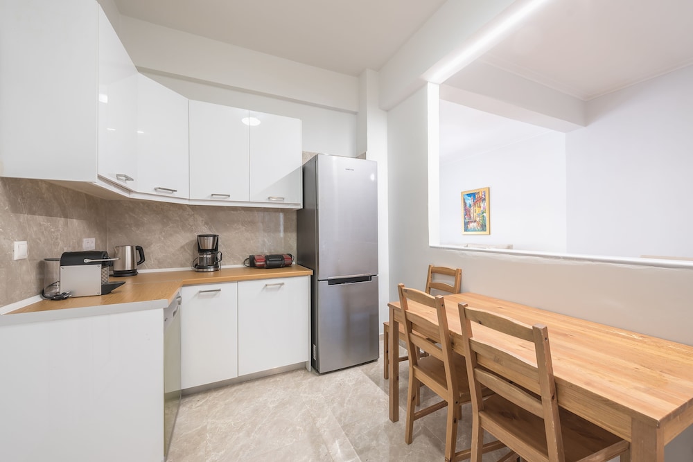 Victoria Best Apartments 4/44