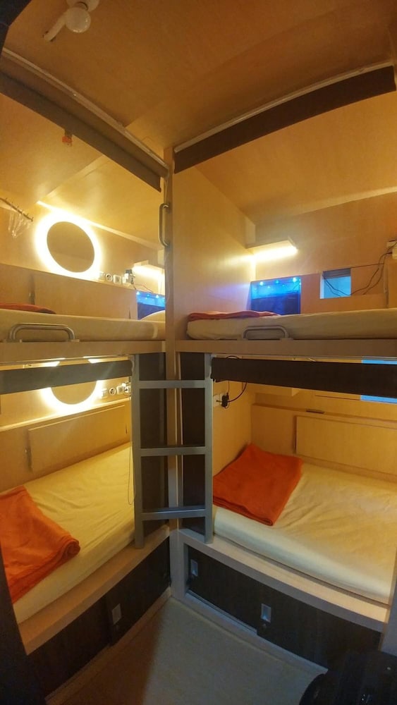 Inap At Capsule Hostel 13/21