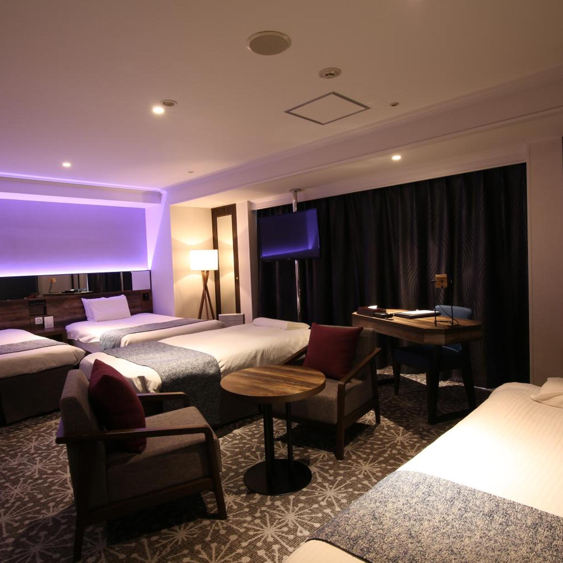 Grand, Twin Beds, Two Extra Beds