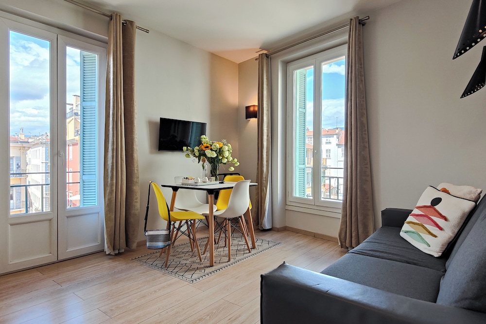Aparthotel AMMI Nice Massena 49/80