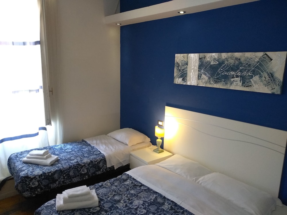 Deluxe Rooms 24/59