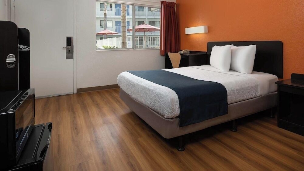 Motel6 Carpinteria, CA - Santa Barbara - North 43/59