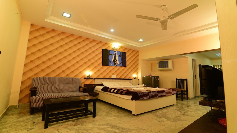 Hotel Ashlesh 32/39