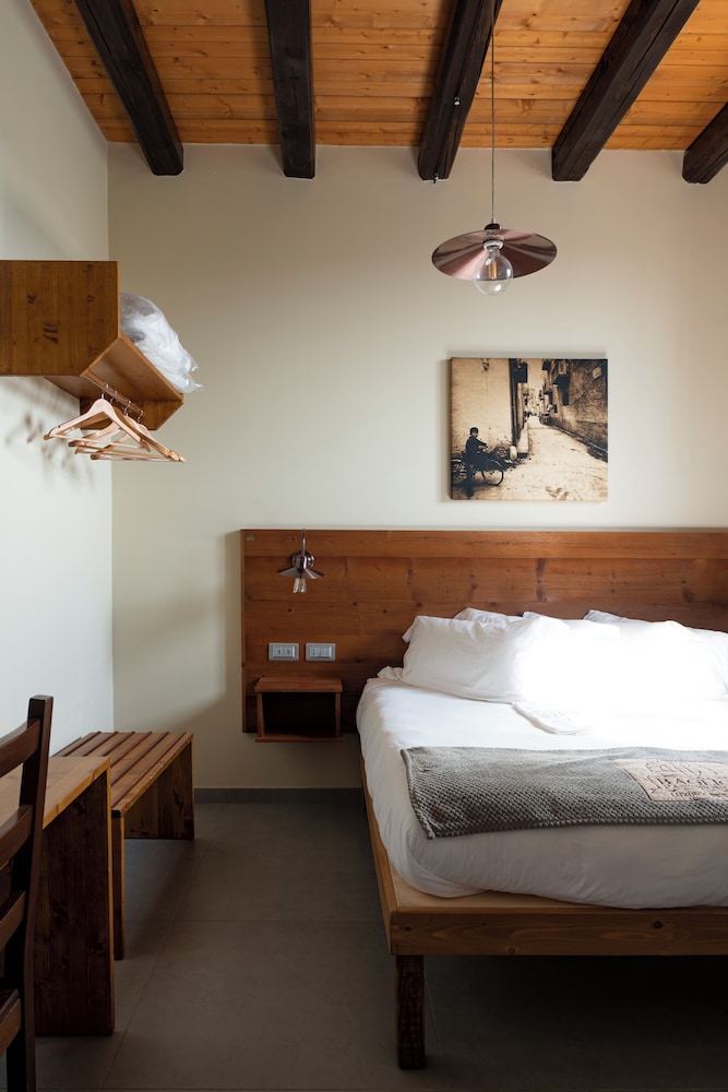 Deluxe, Suite, Queen Bed, Garden View