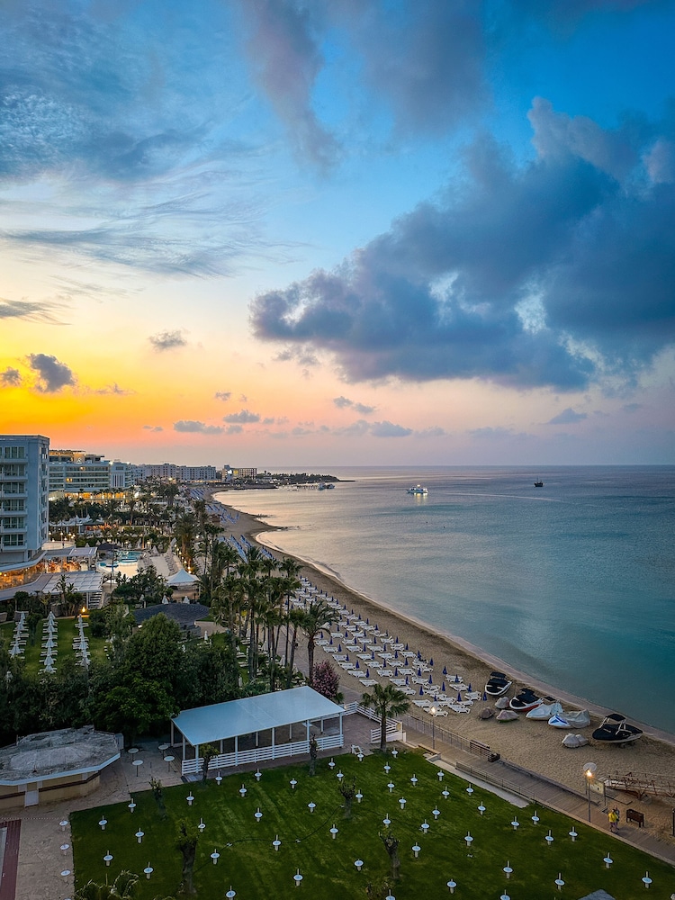 Silver Sands Beach Hotel 30/50