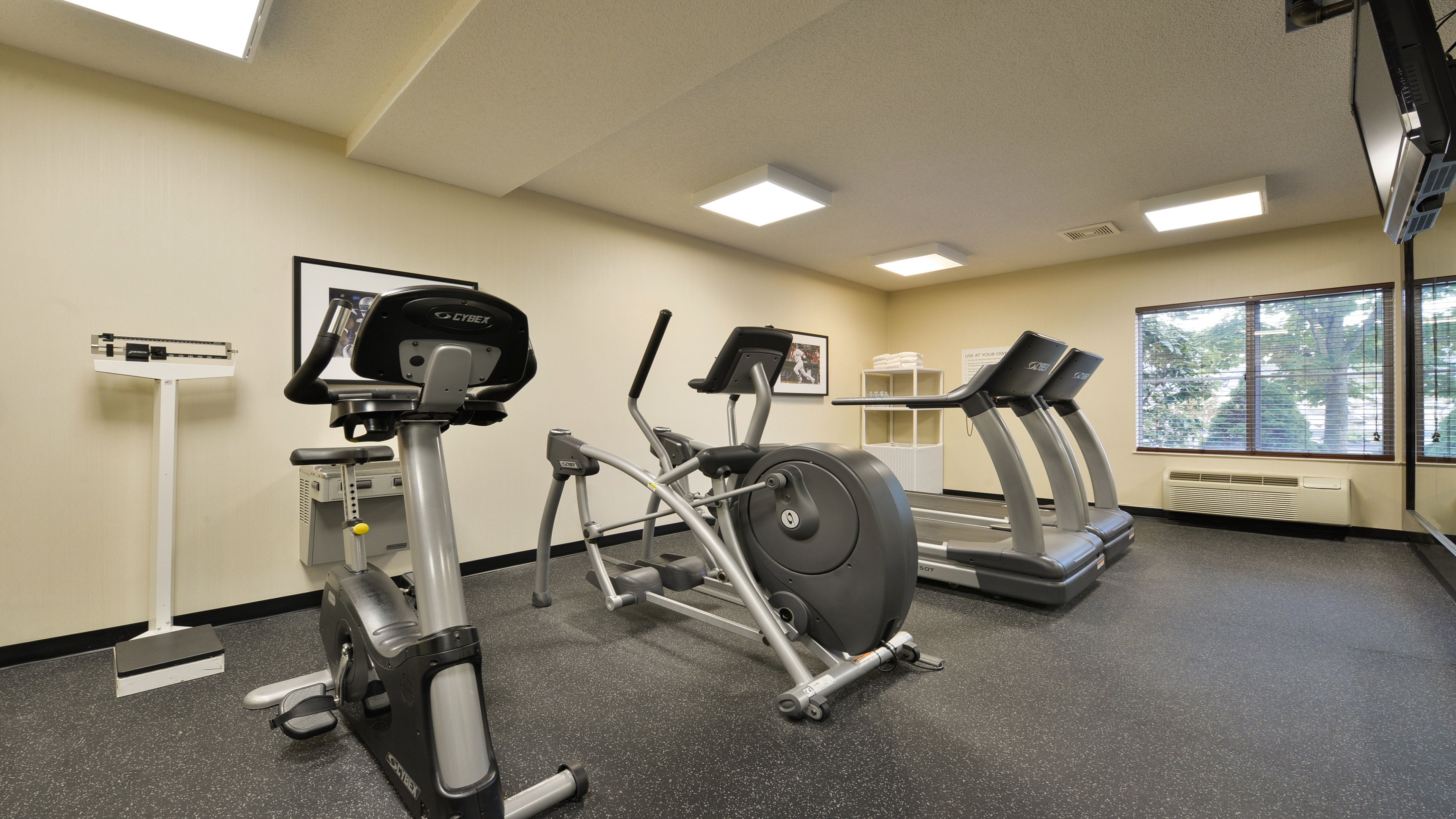 Holiday Inn Express Boston-Milford 22/32