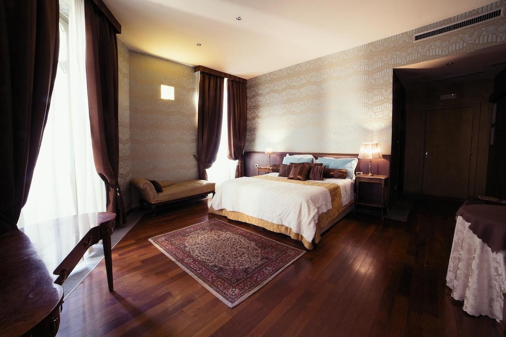 HOTEL DEI PITTORI 24/64