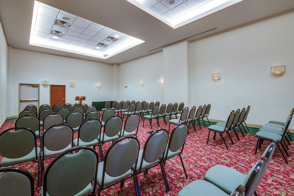 Holiday Inn Express Hotel Suites Greensboro East 54/58