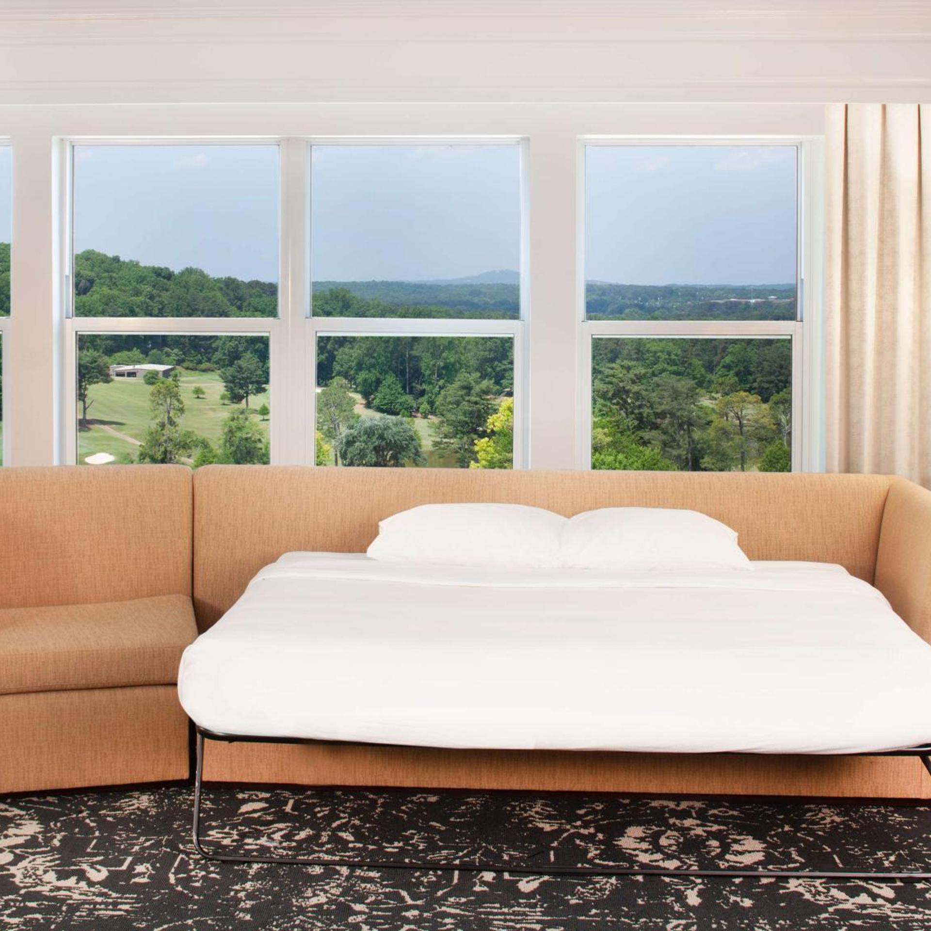 JUNIOR SUITE, KING BED, GOLF COURSE VIEW