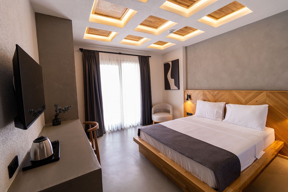 Leone Cunda Edition Otel(+12) 6/38