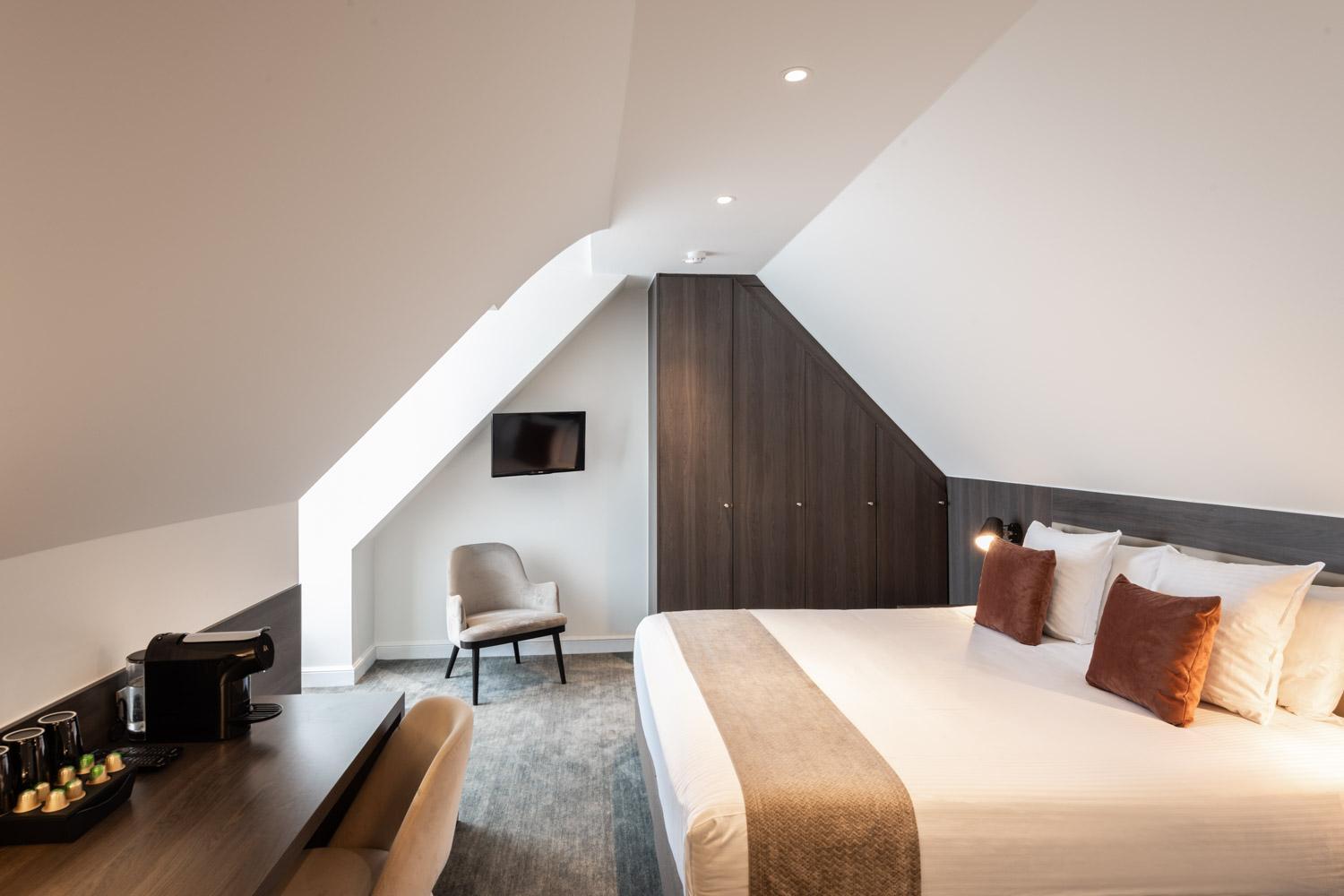 Room, Quadruple