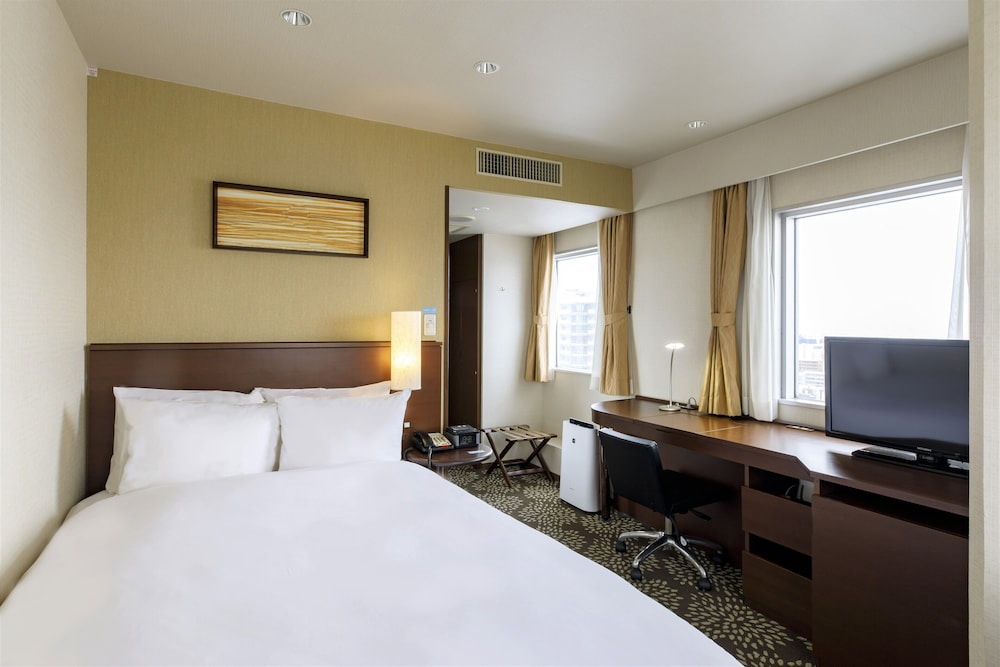 Holiday Inn ANA Kanazawa Sky 26/80