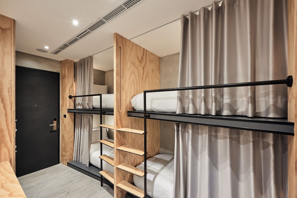 Water Front Hotel 42/67