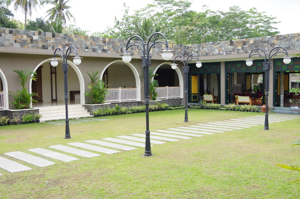 The Westlake Resort Yogya 7/57
