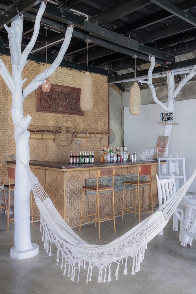 Phi Phi Cozy Seafront Resort 56/67