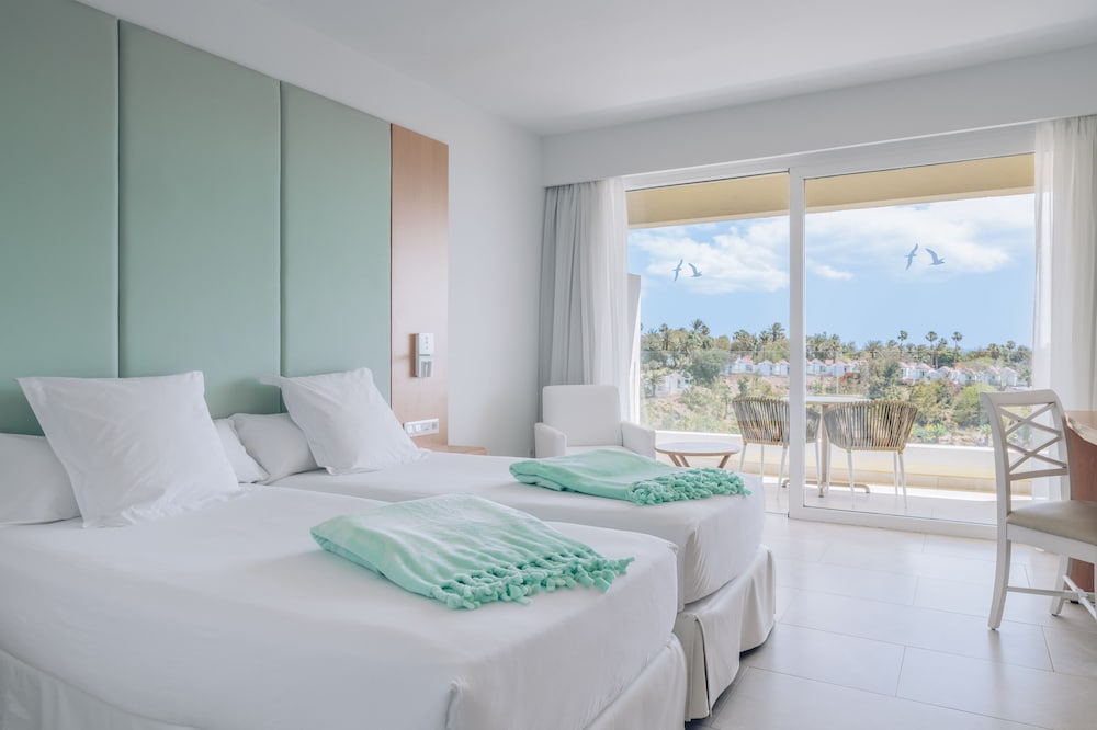 Iberostar Waves Playa Gaviotas 4/50