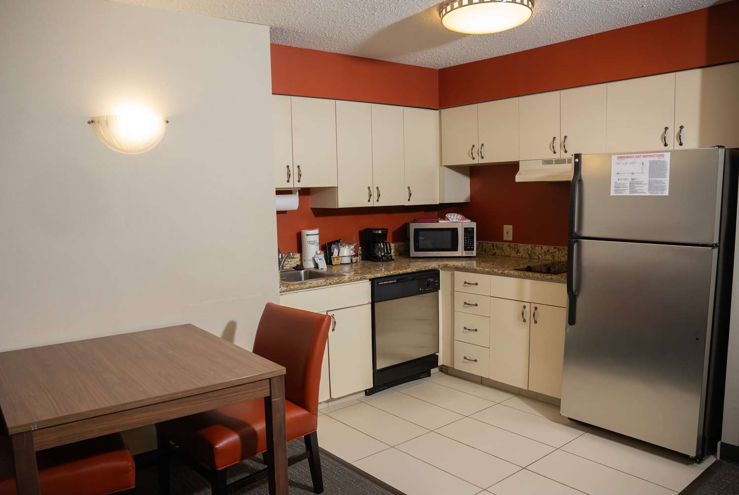Hawthorn Suites by Wyndham Erie 23/34
