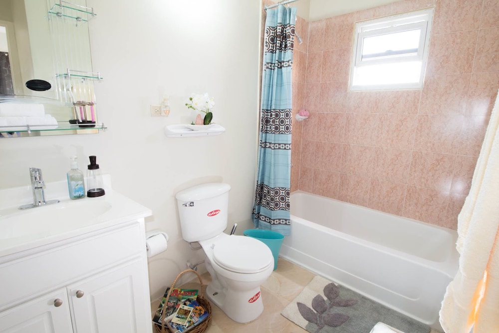 The Bailey's New Kingston Suites 19/23