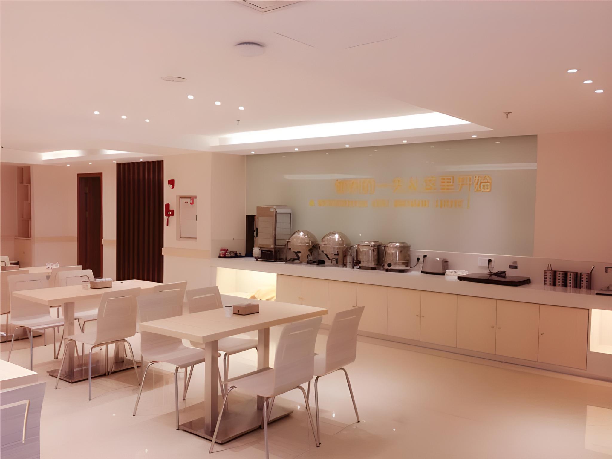 City Comfort Inn (Yangjiang Yangchun Bus Station) 31/36