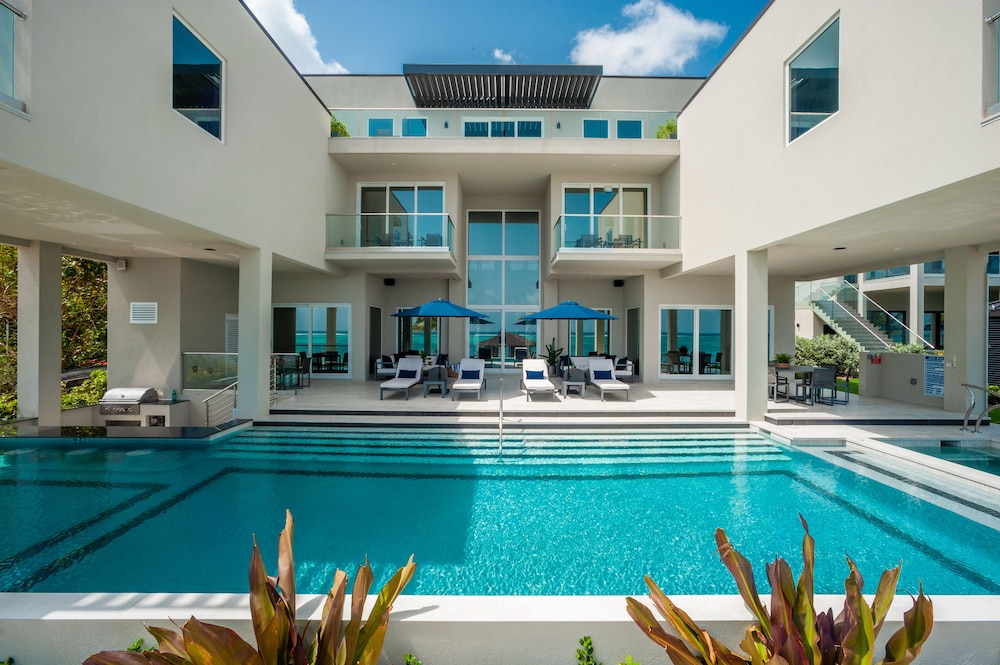 Black Urchin Boutique Resort 4/65
