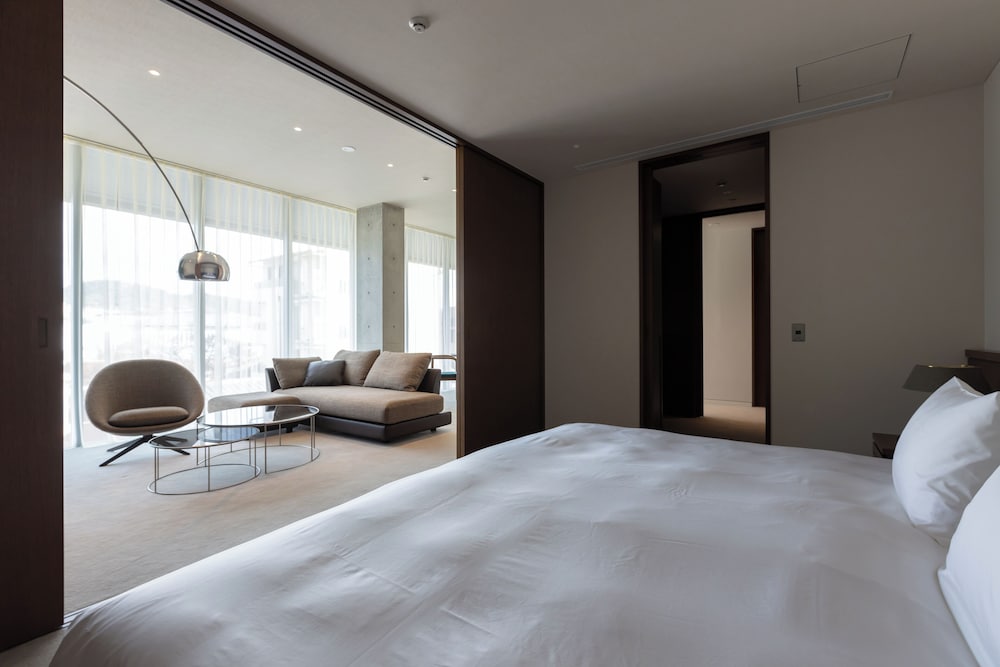 Residential, Suite, King Bed, Lounge Access