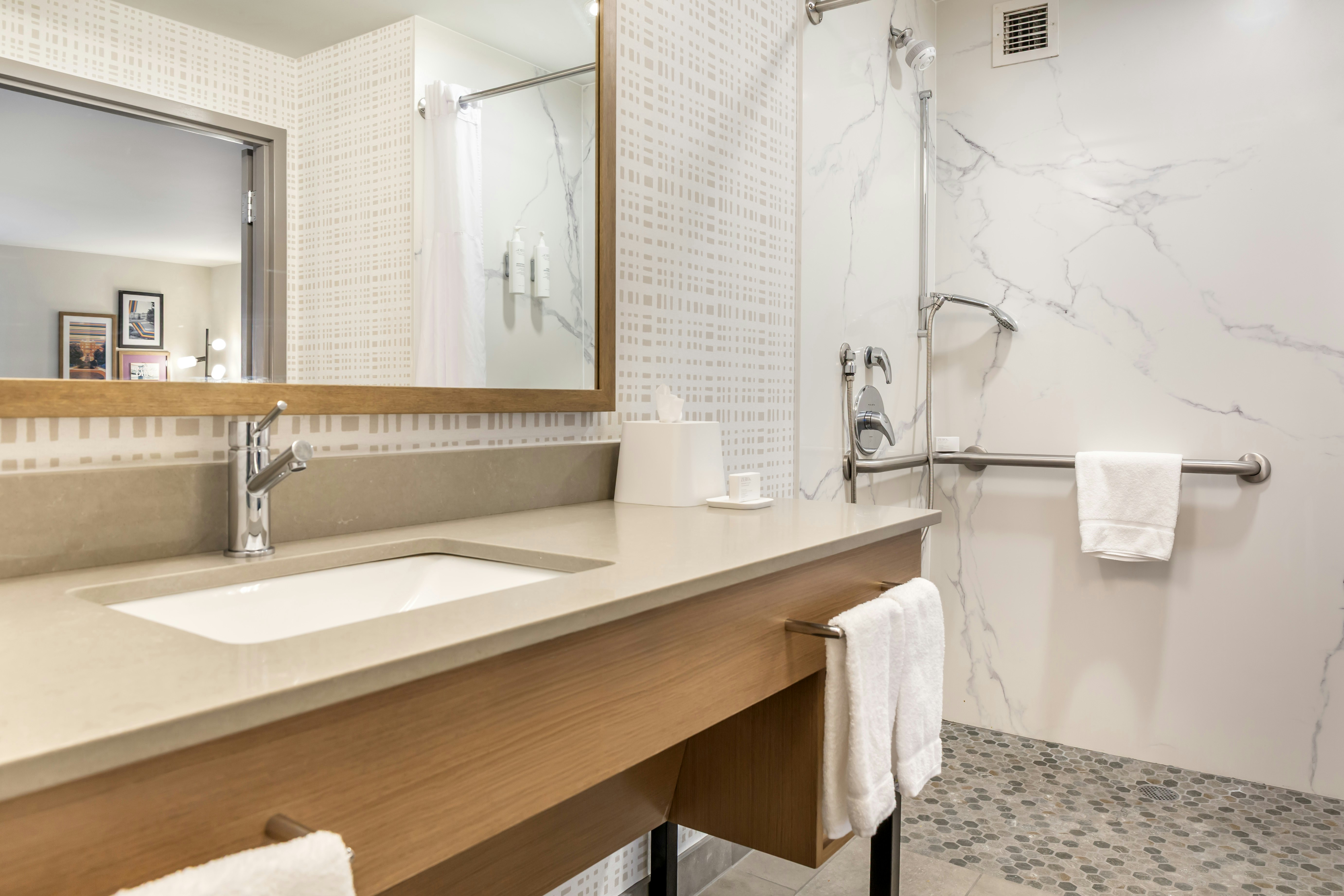 استوديو بسريرين كوين لذوي الإعاقة، Hampton Inn And Suites Cincinnati Uptown University Area Oh 3/4