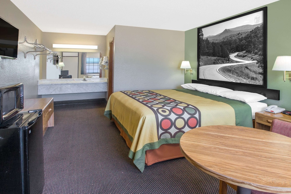Super 8 By Wyndham Clarksville Ar 11/24