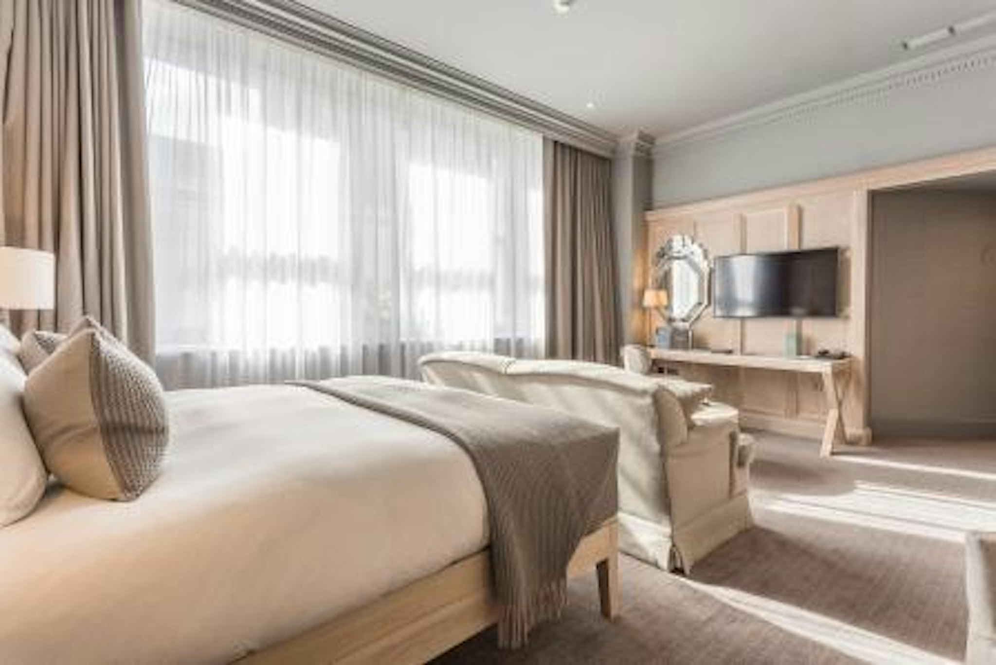 DIRECTOR, DOUBLE BED