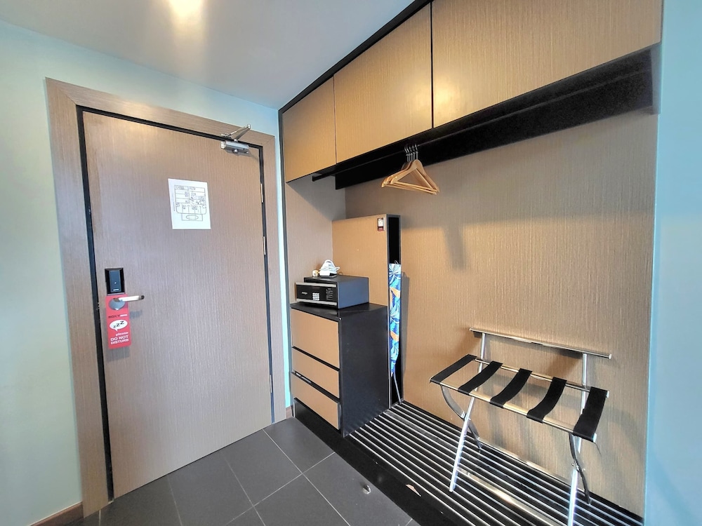 Roxy Hotel Apartment 32/58