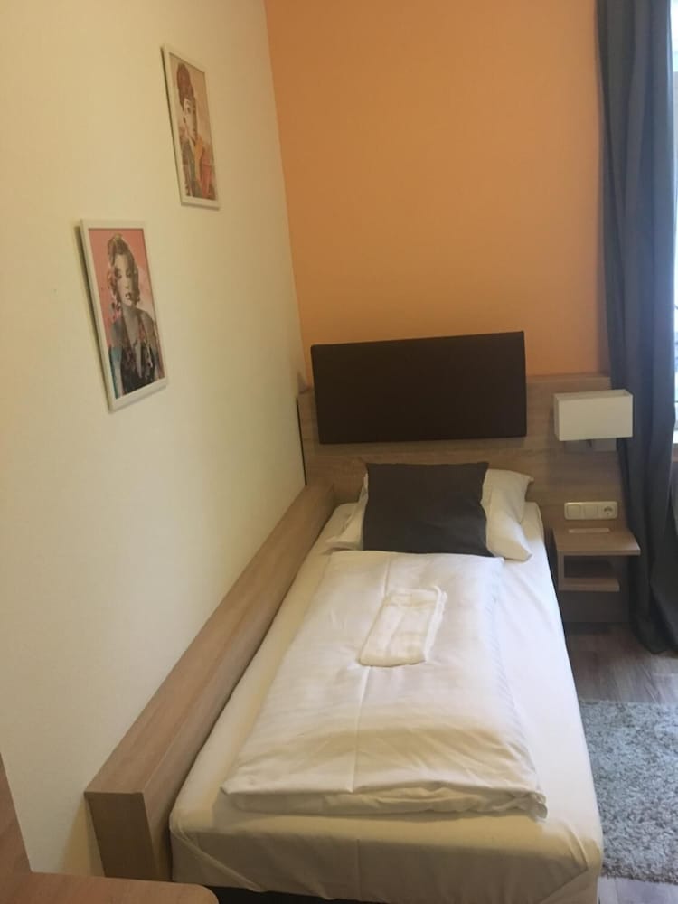 Central Hotel Duisburg 7/34
