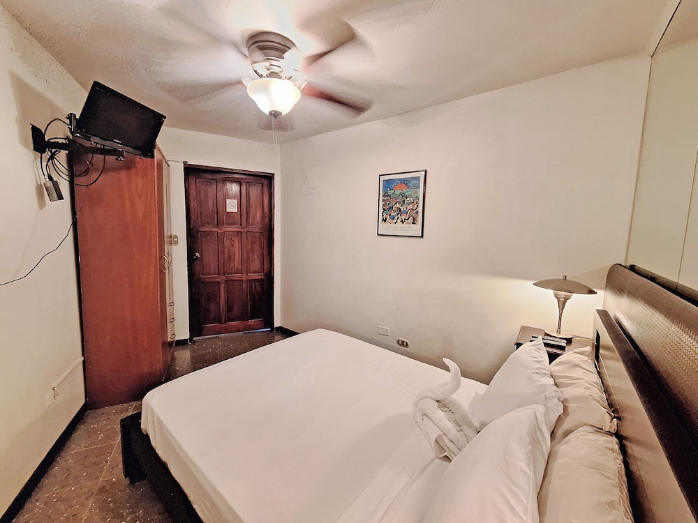 BASIC, QUEEN BED