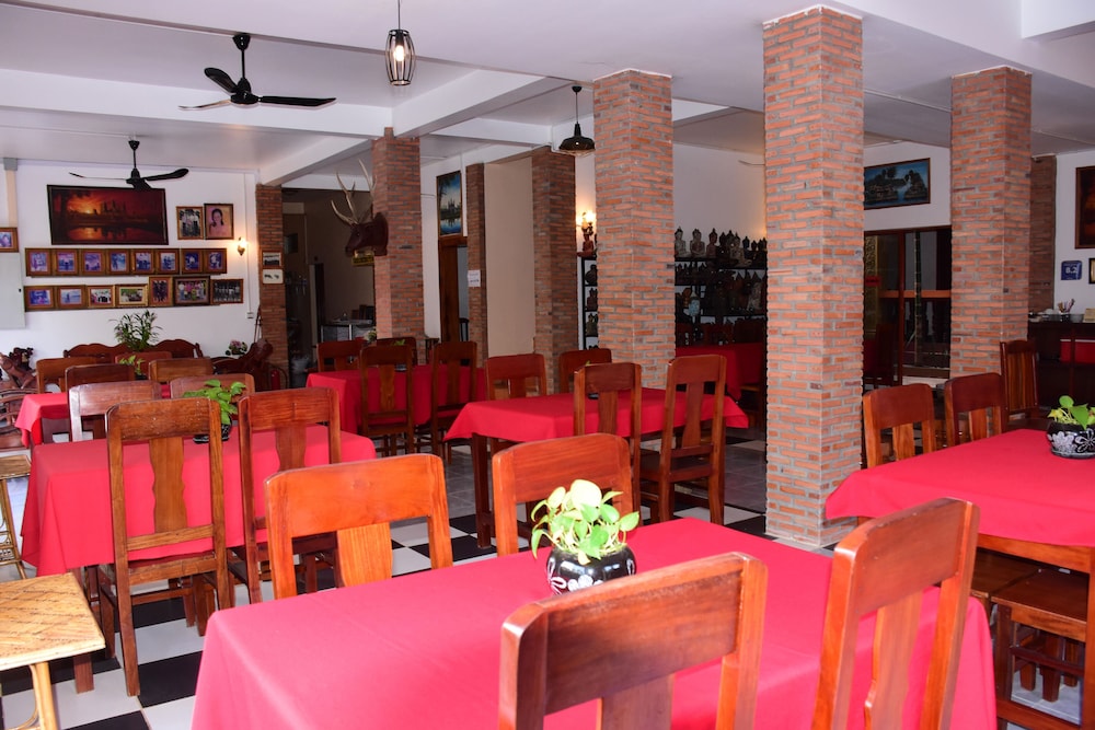 Bou Savy Guesthouse 54/68