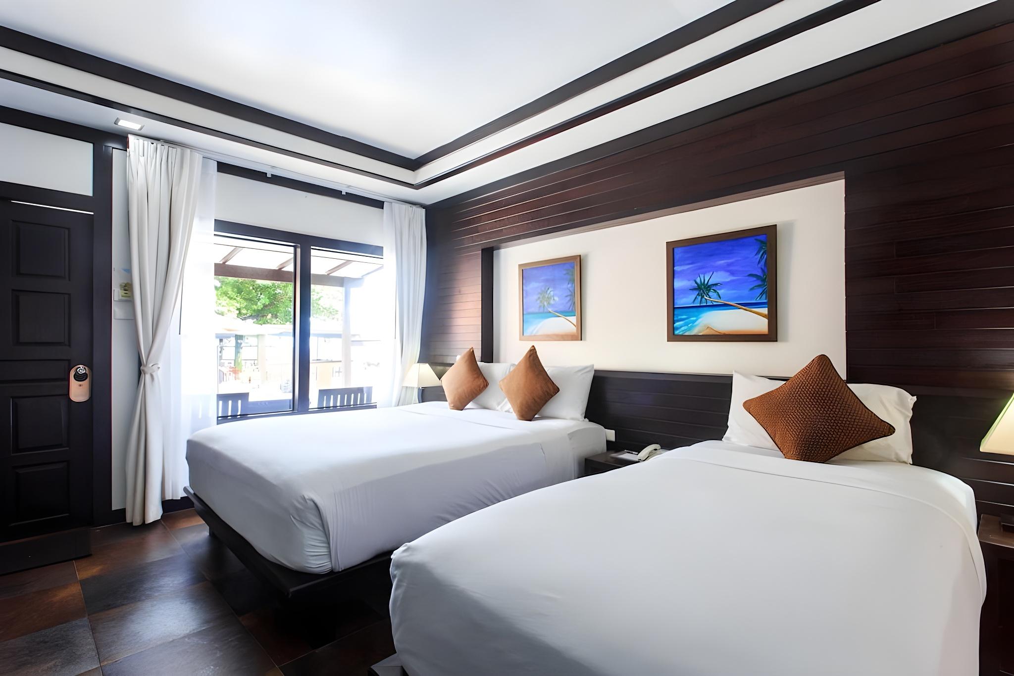 Superior, Bungalow, King Bed, Pool Side