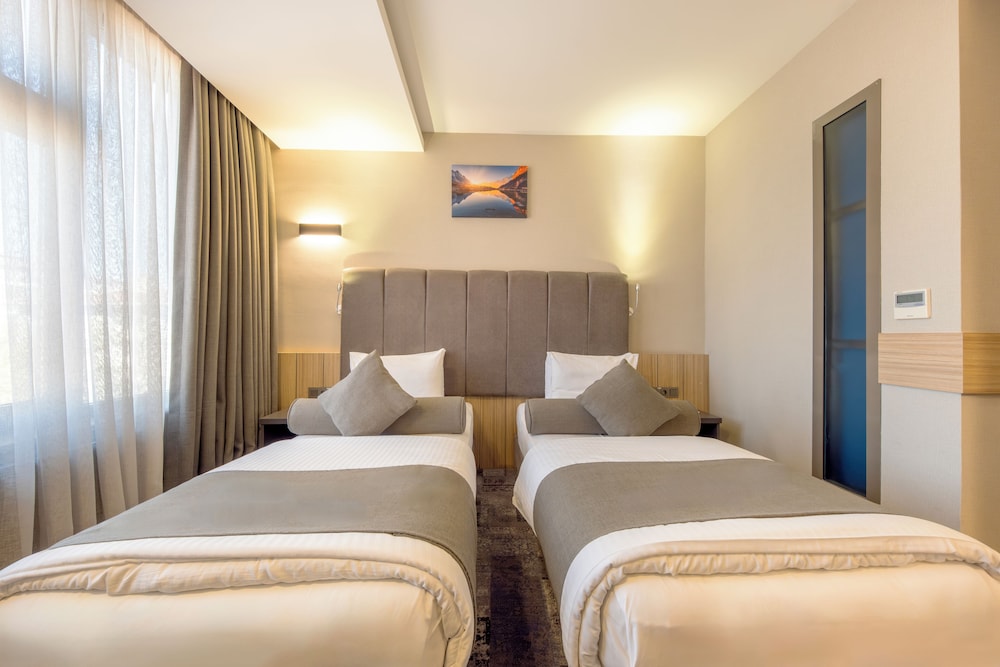 Standard, Twin Beds