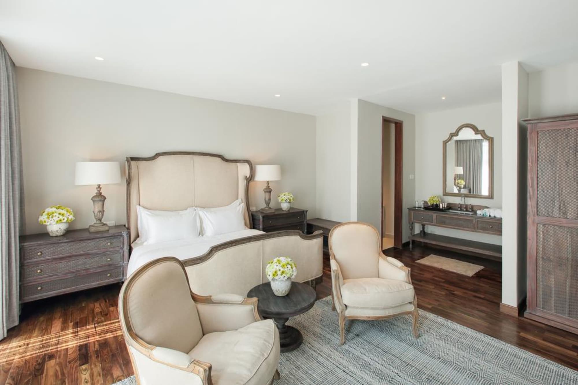 MASTER, SUITE