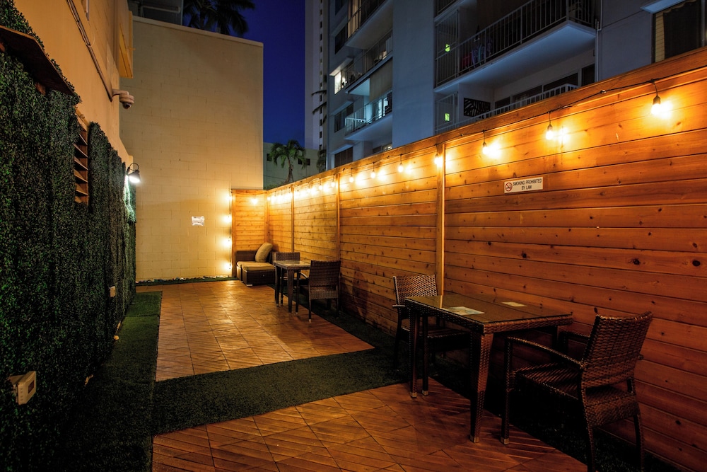 Waikiki Beachside Hostel 37/66
