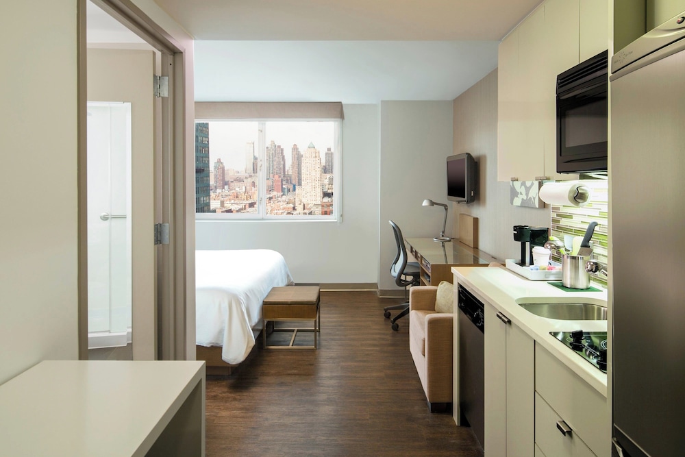 غرفة ديلوكس بسرير كينج بإطلالة على المدينة، Element New York Times Square West Hotel 8/10