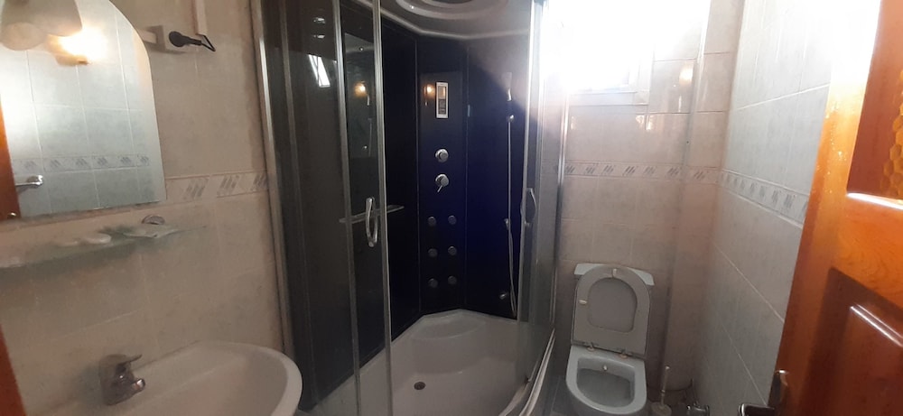 Sancak Hotel 33/35