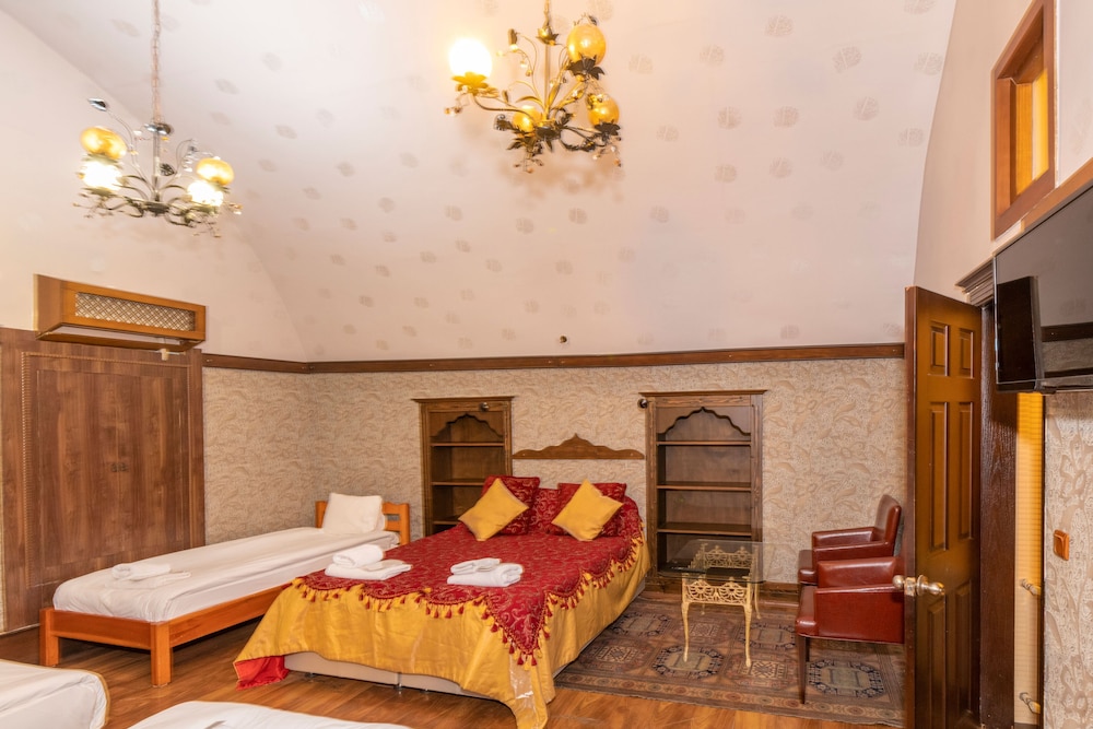 Historical, Suite, 1 Queen and 3 Single Beds