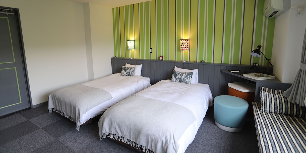 ECONOMY, TWIN BEDS