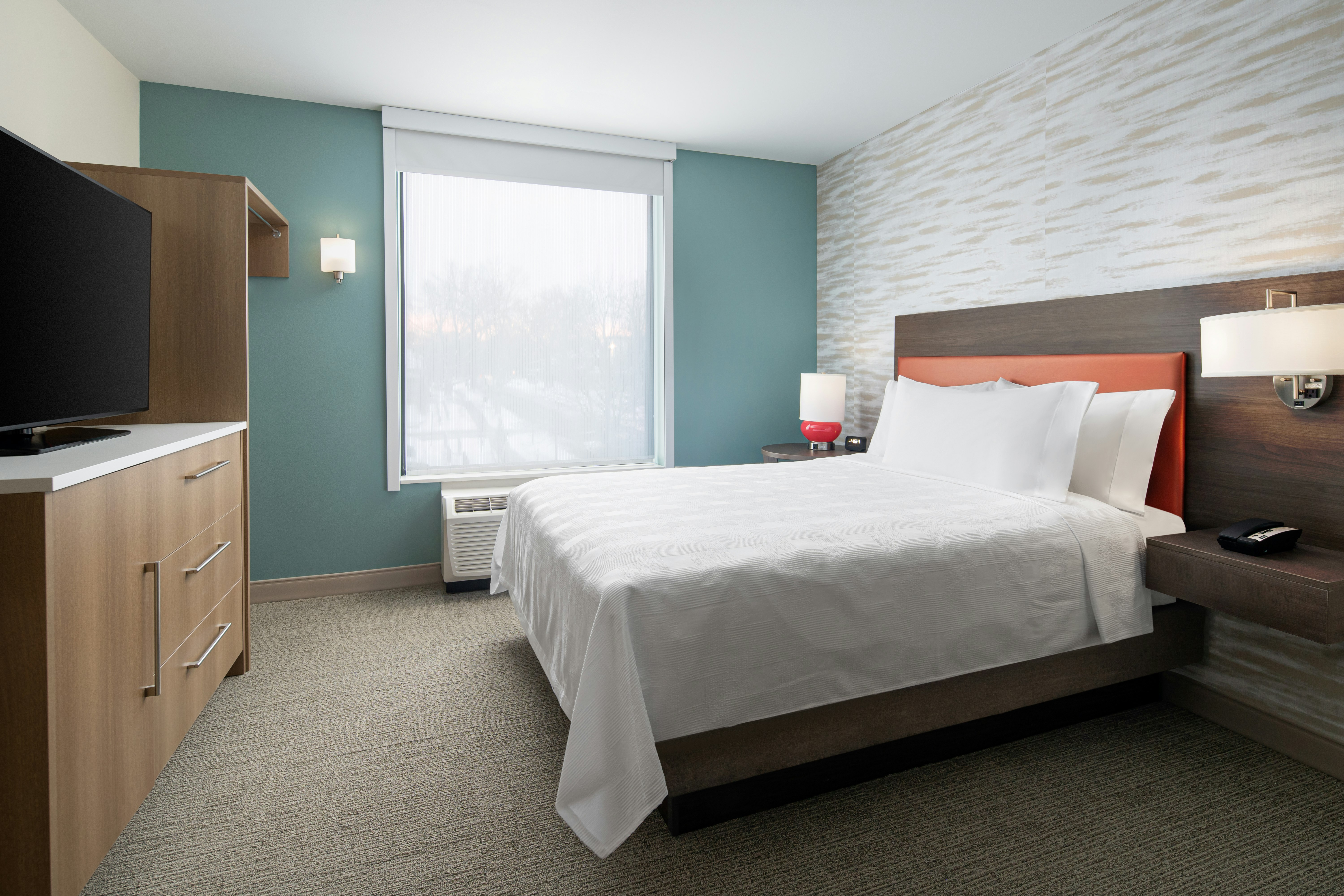 STUDIO, QUEEN BED