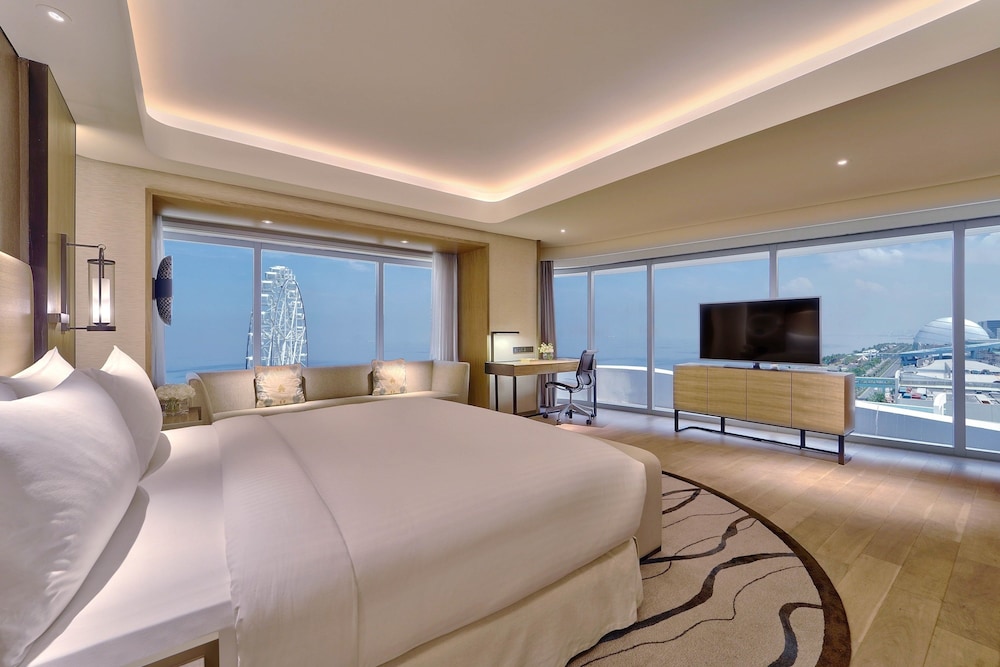 Conrad Manila 39/53