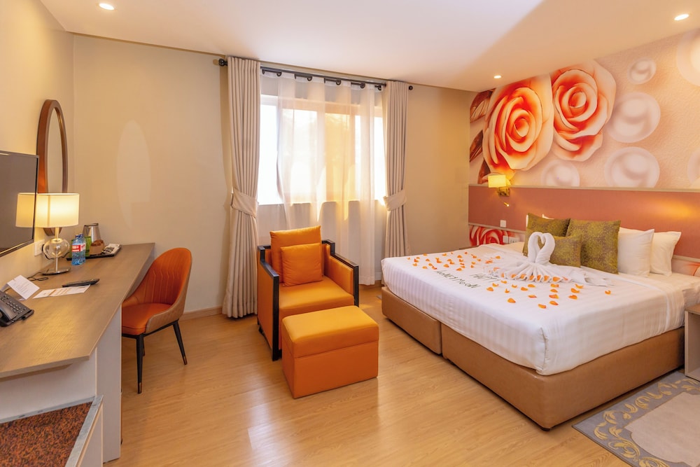 Superior, Queen Bed, Lake View