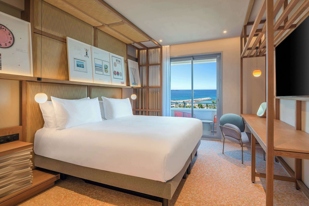 JUNIOR SUITE, KING BED, SEA VIEW