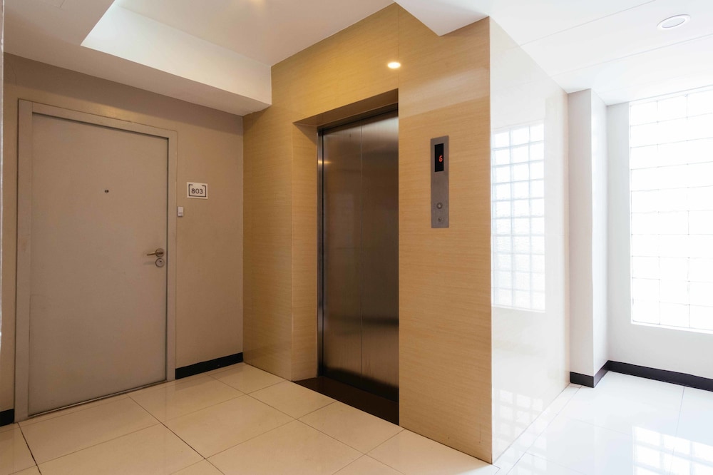Reddoorz Plus Kamuning Quezon City 64/64