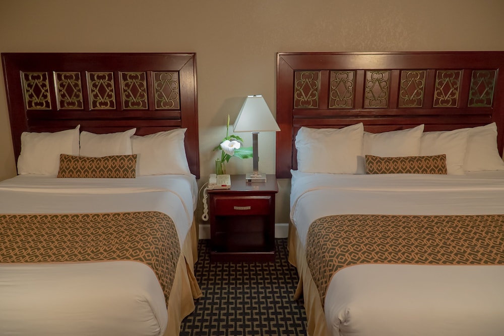 Sea Breeze Inn 15/64