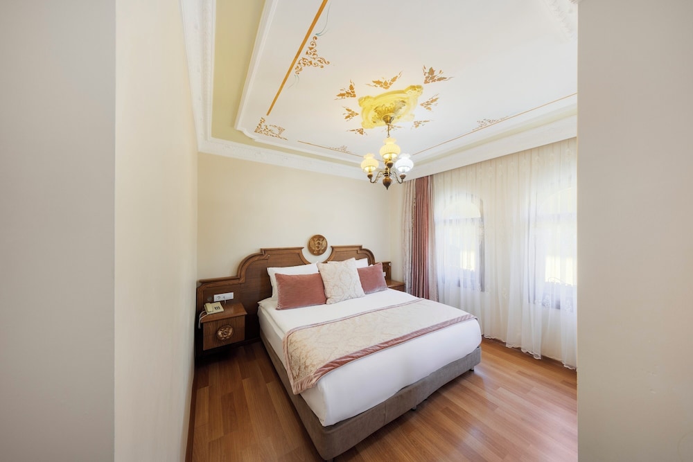 PRESIDENTIAL, SUITE